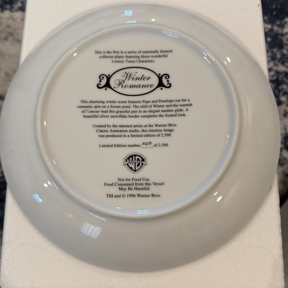 Vtg Warner Bros Looney Tunes WINTER ROMANCE Pepe & Penelope Collector Plate #569 - Picture 2 of 3